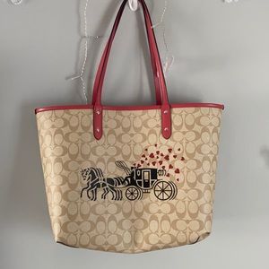Reversible city tote